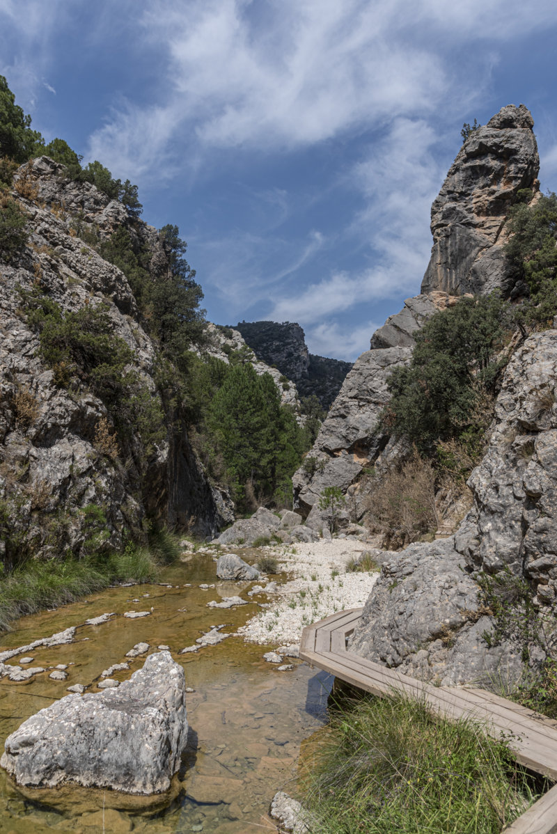 Teruel - Beceite 37 - Pasarelas del Parrissal - rio Matarranya.jpg